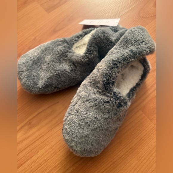 Faux Fur Cozy Pull-On Slipper Socks with Grippers Womens Size L/XL 8-10 2 Prs - Picture 1 of 4